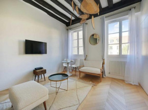 Modern getaway for two - Marais Place Vosges